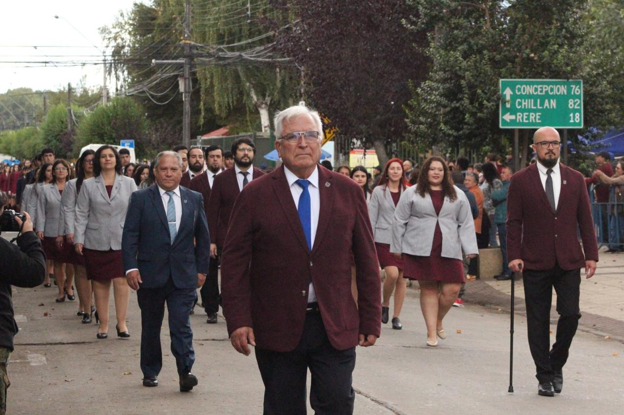 Desfile del colegio Raiquen